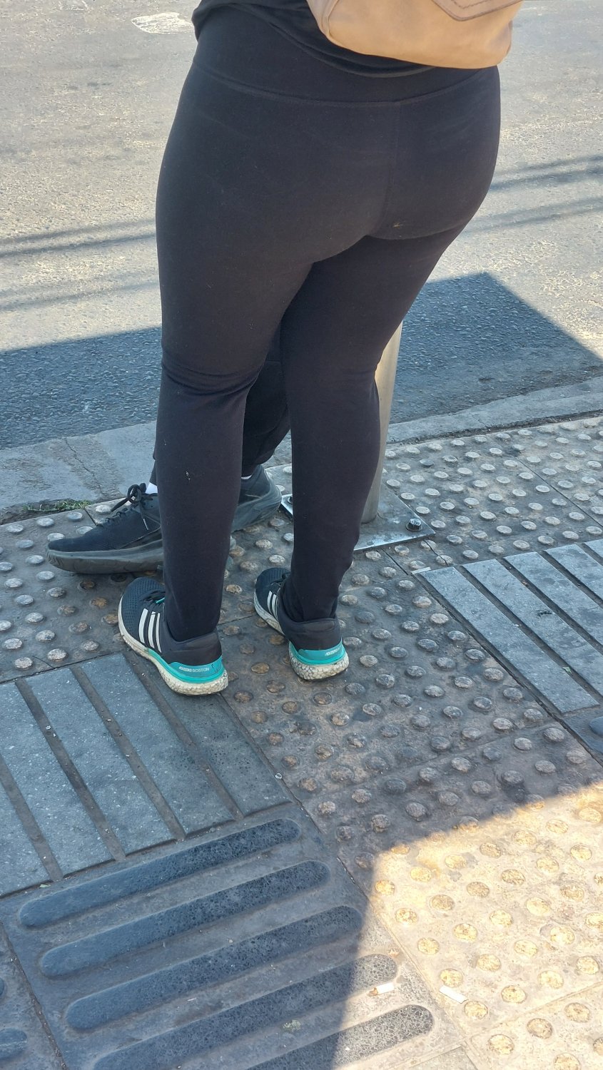 Candid Ass Leggins #92DfH7AD